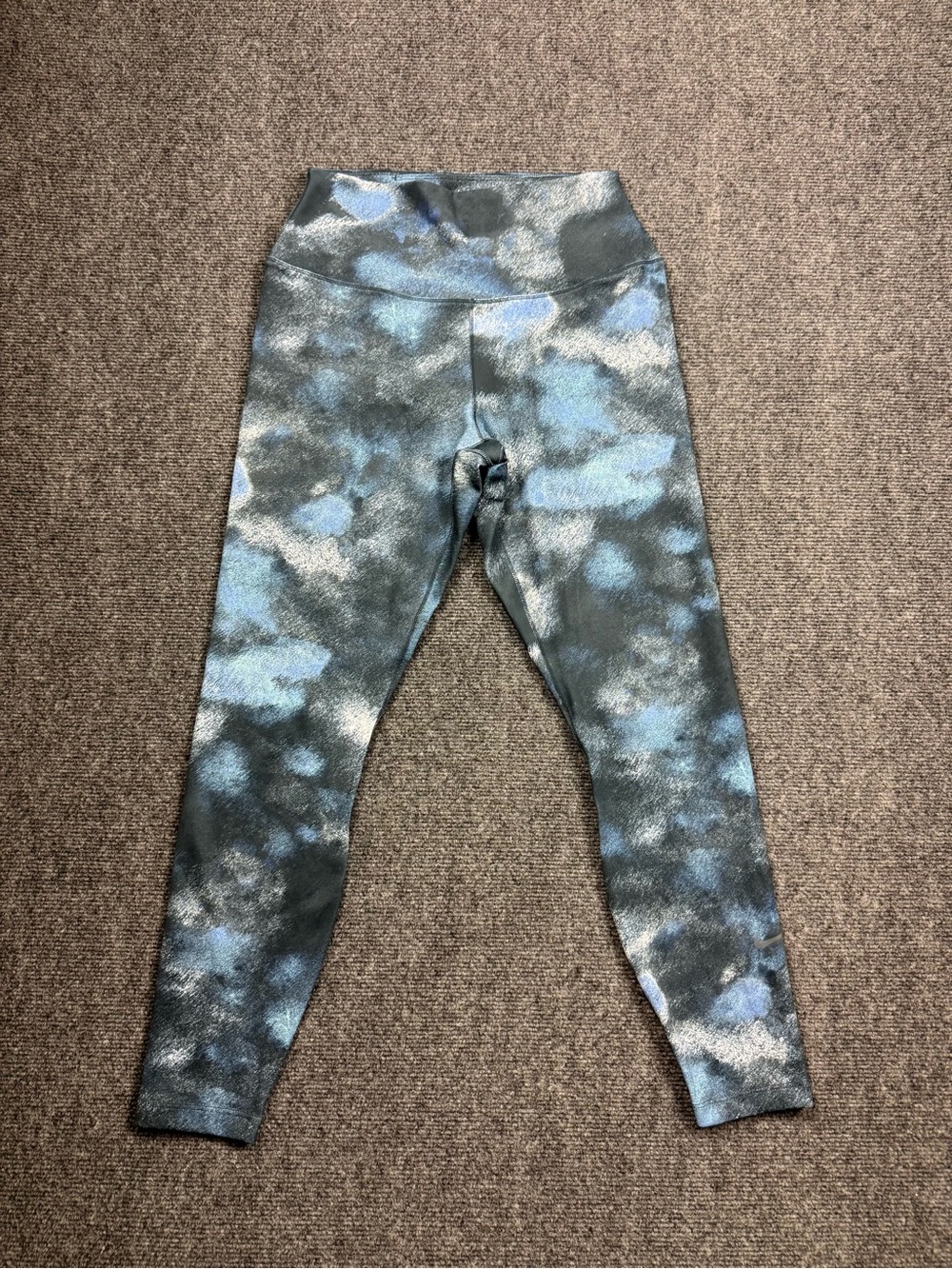 Nike One Women's High-Waisted 7/8 Cloud Print Leggings Gym Pants Medium